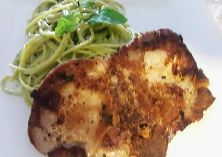 Pasta con Salsa Verde y Chuletas de Chancho a lo Carmelita