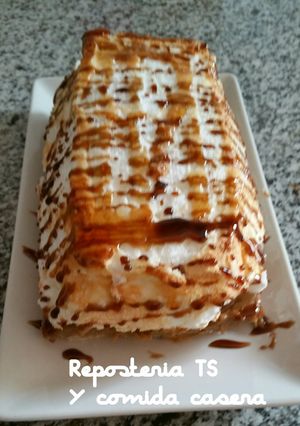 Foto principal de Pastel de crema de café y merengue