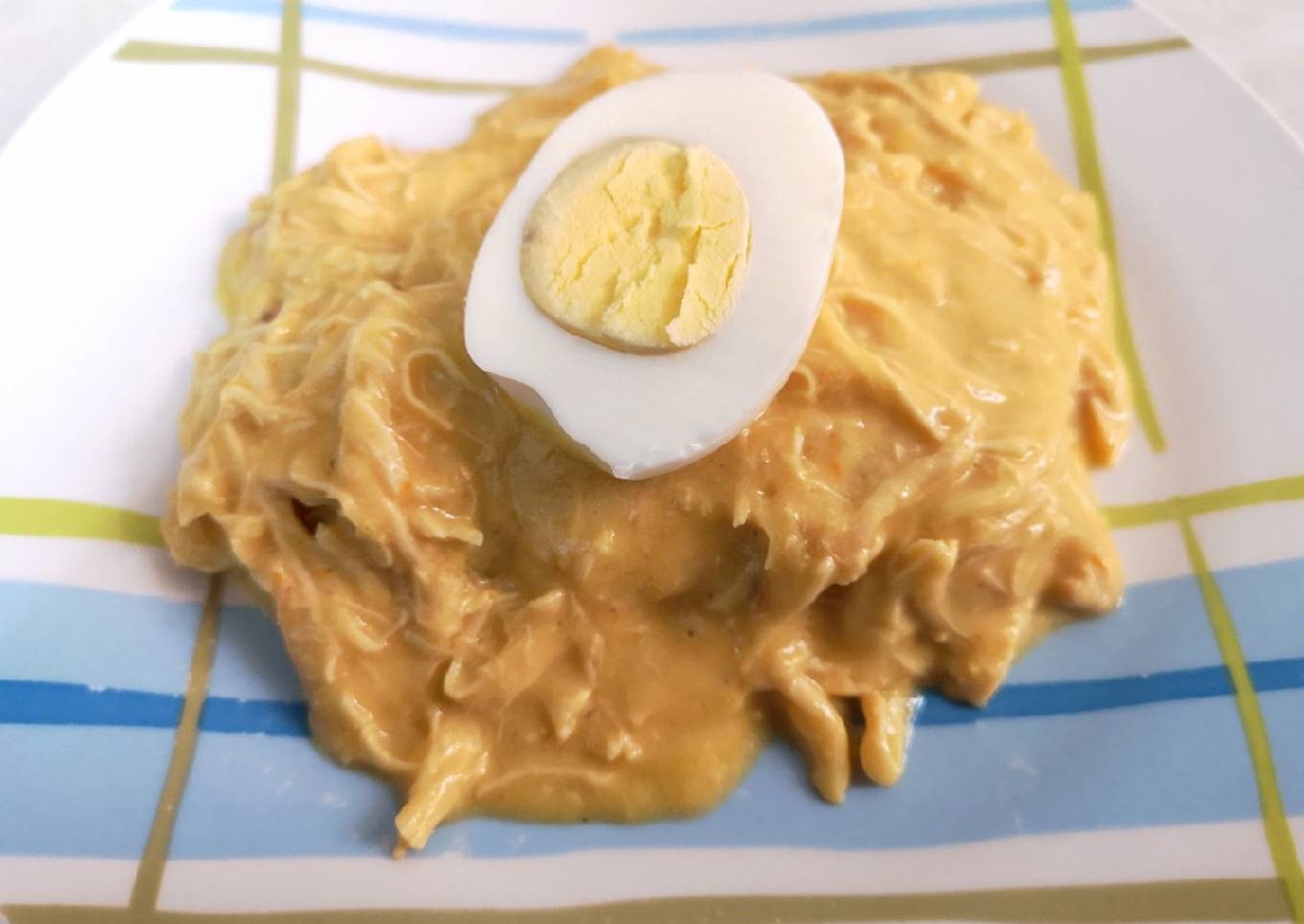 Ají de pollo (o de gallina)