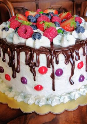 Foto di Torta pan di Spagna alla vaniglia, crema al cioccolato e frutta