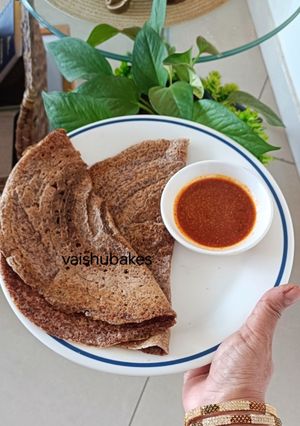 A picture of Horse Gram and Ragi Dosa.