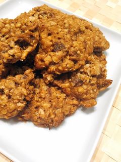 A picture of Almond & Fig Oatmeal Cookies.
