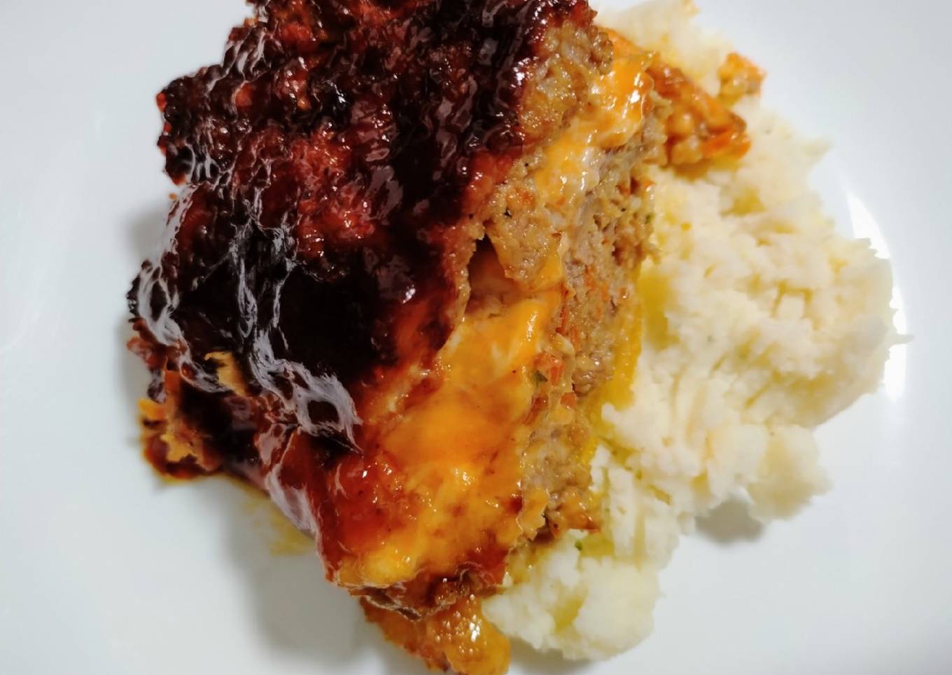 Barbecue cheeseburger meatloaf