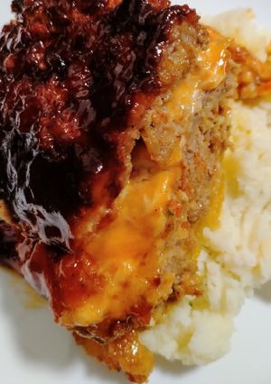 A picture of Barbecue cheeseburger meatloaf.