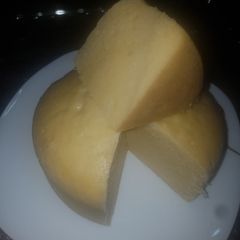 A picture of Homemade sponge cake.