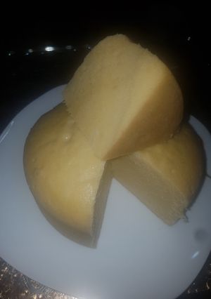 A picture of Homemade sponge cake.