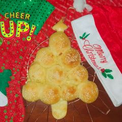 A picture of Easy Cheesy Christmas buns.