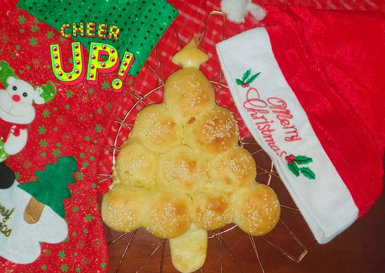 Easy Cheesy Christmas buns