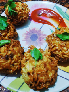 চীজি ম্যাগি বল (cheesy maggi ball recipe in Bengali) রেসিপির প্রধান ছবি
