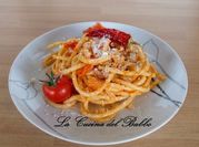 Una foto di bucatini all'amatriciana