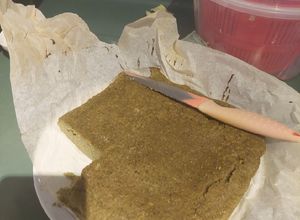 Una foto de Bizcocho de té matcha keto