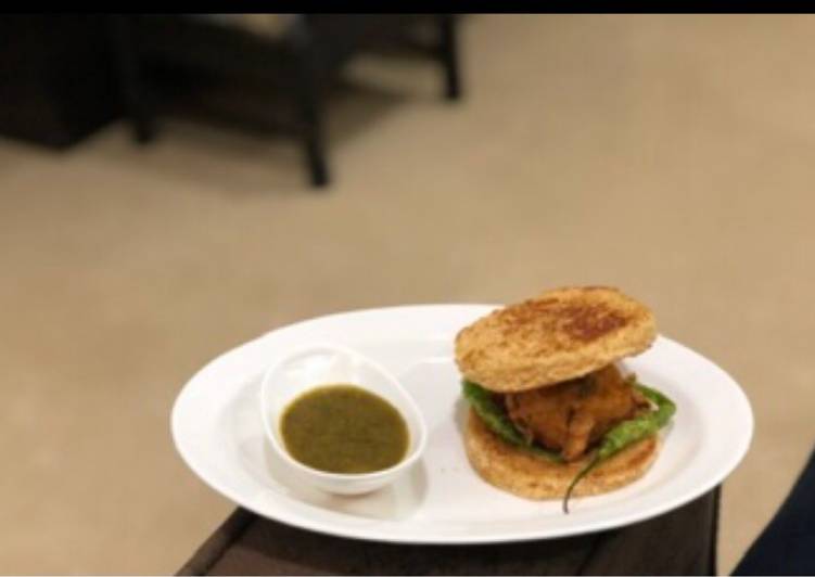 Recipe of Quick Vada pav with twist😋