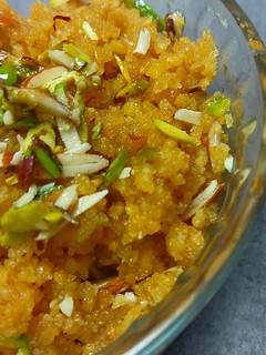 मूंग दाल हलवा(Moong daal halwa recipe in Hindi) रेसिपी मुख्य फोटो