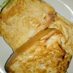 A picture of Fried bread 🍞 with eggs.