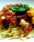 Fettuccine pomodoro y hongos