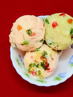 கொய்யா ஐஸ்கிரீம் (பாளக்கீரை வண்ணத்தில்) செய்முறை முக்கிய புகைப்படம்