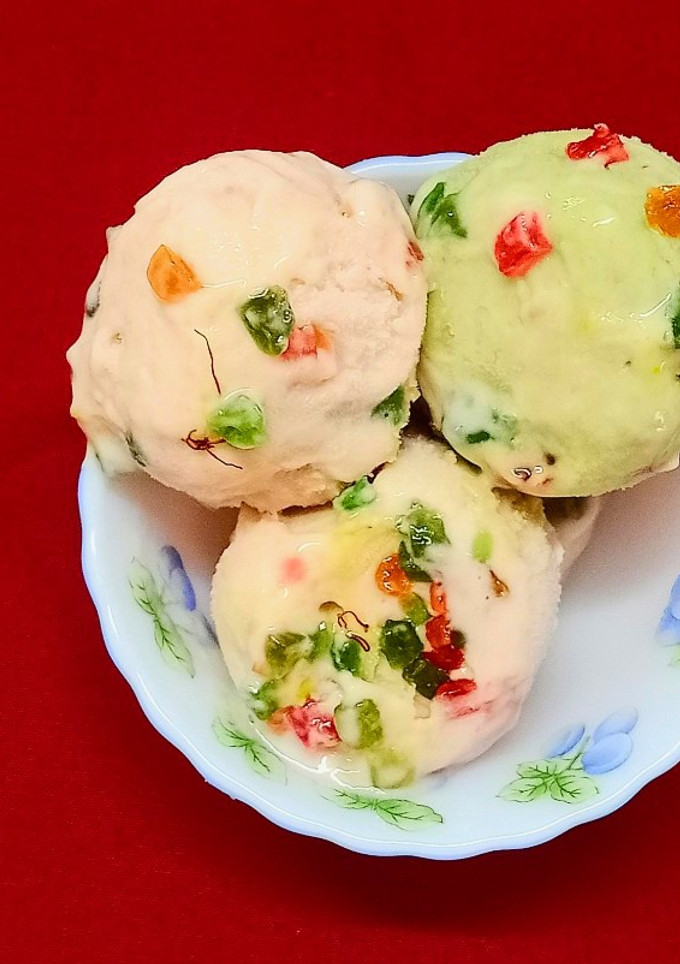 கொய்யா ஐஸ்கிரீம் (பாளக்கீரை வண்ணத்தில்) செய்முறை முக்கிய புகைப்படம்