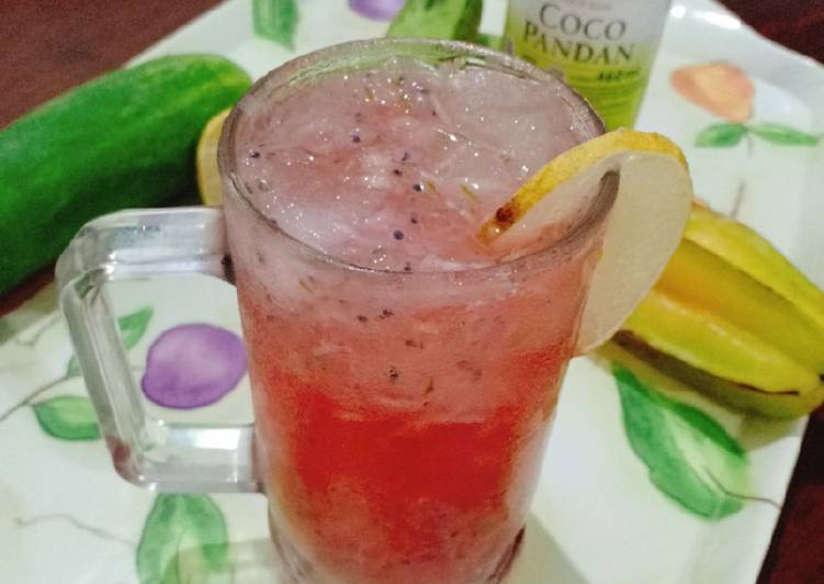 Cara Gampang Menyiapkan Es Timun Selasih Cocopandan yang Enak Banget