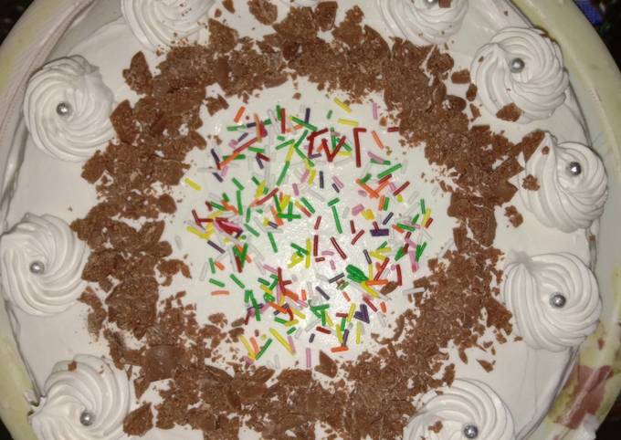 Recipe of Ultimate Ice cake with topping of sprinkles and chocos