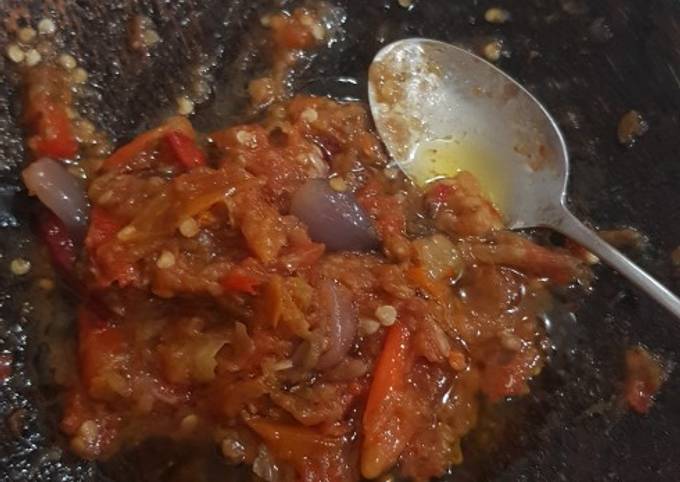 Cara Gampang Menyiapkan Sambel bawang, Lezat