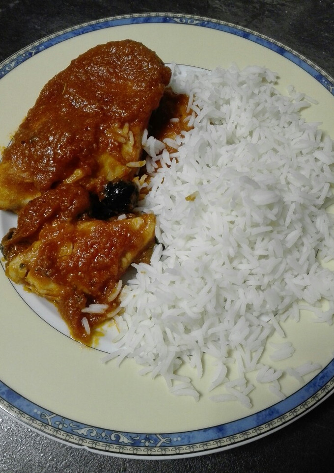 Una foto de Pollo con tomate