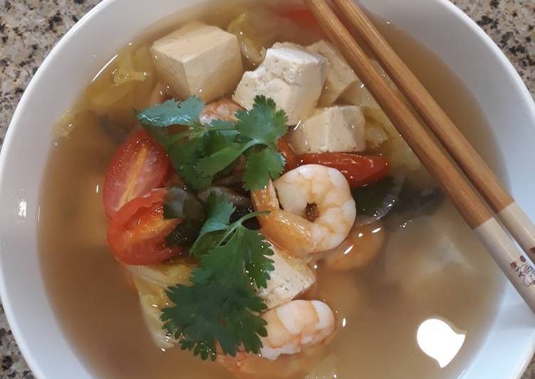 Bagaimana Membuat Sup Tom Yum Goong, Enak