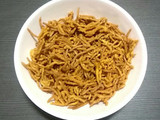 पानीपुरी फ्लेवर बेसन सेव (Panipuri Flavoured Besan Sev)