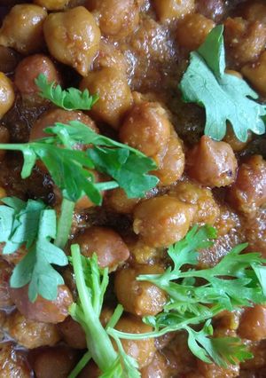 मसाला चणे (masala chane recipe in marathi) रेसिपी चे मुख्य फोटो 
