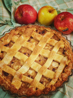 Foto di Crostata di farro alle mele e crema di limone senza uova