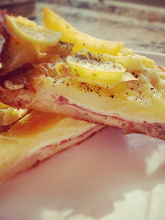 Una foto de Riquísima tarta de patatas y jamón serrano