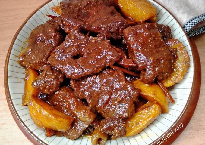 Semur daging kentang