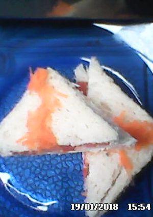 A picture of Simple bread and vegetable toast.