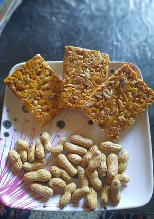 A picture of Peanuts chikki.
