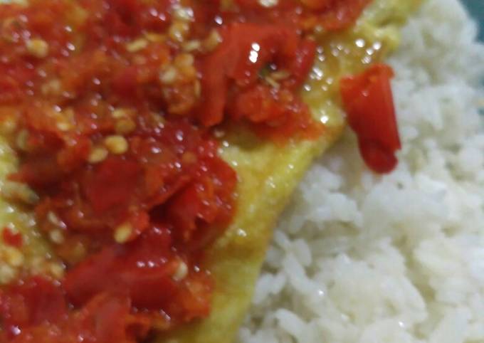 Wajib coba! Bagaimana cara buat Dadar telor gencet (anakan ayam geprek /penyet) kreasi irma  lezat
