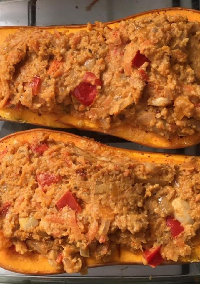 Una foto de Calabaza rellena opción vegana