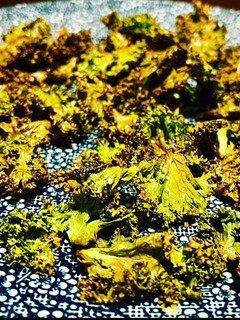 Una foto de Chips de Kale especiado y crujiente