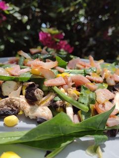 Una foto de Ensalada de espinacas con tocino