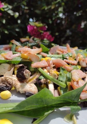 Una foto de Ensalada de espinacas con tocino