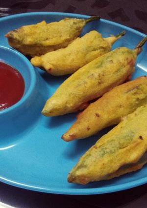 मिरची भजी (Mirchi Bhajji Recipe In Marathi) रेसिपी चे मुख्य फोटो 