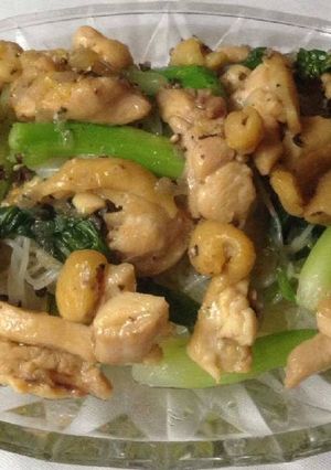 Hình của món Bún gạo xào thịt gà.