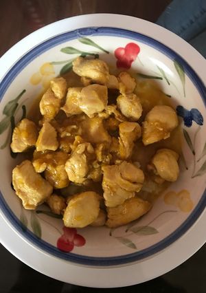 Una foto de Pollo con salsa de naranja y cúrcuma
