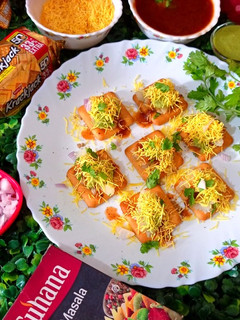 बिस्कुट सेव पूरी चाट (Biscuit sev puri chaat recipe in Hindi) रेसिपी मुख्य फोटो