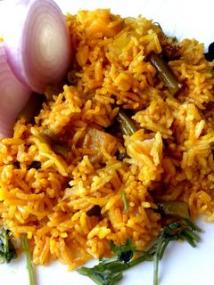 मसालेदार तहरी (Masaledar tehri recipe in Hindi) रेसिपी मुख्य फोटो