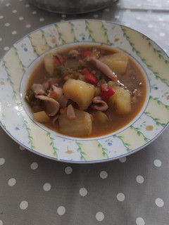 Una foto de Chipirones con patatas