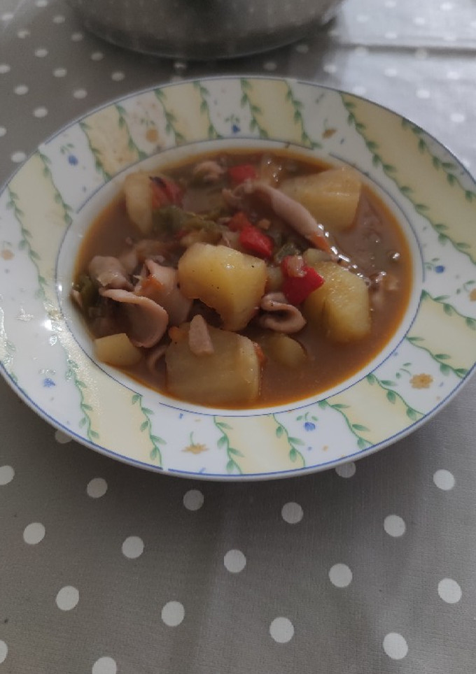 Una foto de Chipirones con patatas
