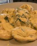 Cappelletti rellenos de queso y espinaca