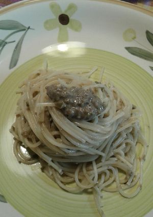 Foto di Spaghetti capperi ed acciughe
