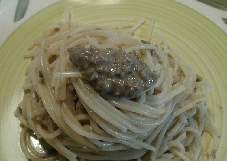 Spaghetti capperi ed acciughe