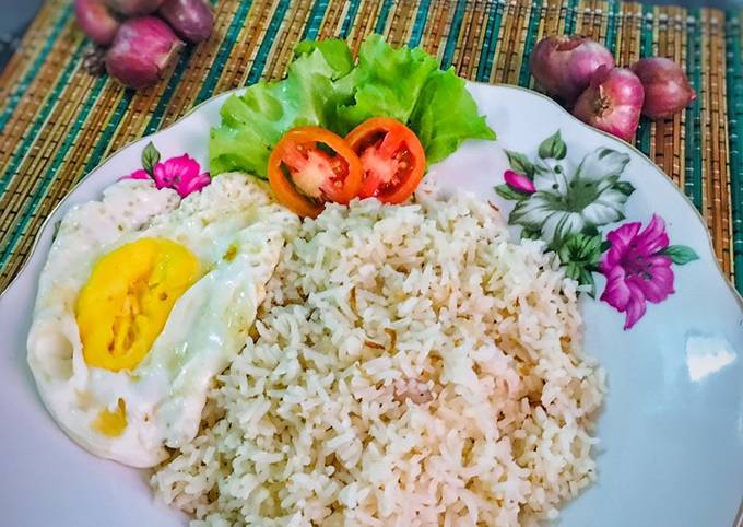 Resep Nasi Goreng Bawang Merah (Nasi Goreng Jadul) oleh Wulandari Yulia