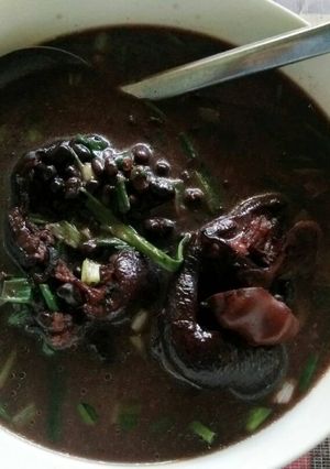 Hình của món Chân giò hầm đậu đen.